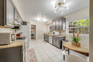 Private kitchen - Orange Grove (Melbourne)