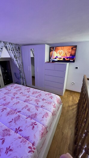 1 chambre, fer et planche à repasser, Wi-Fi, draps fournis