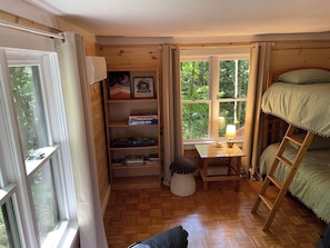 2 bedrooms, desk, travel cot, free WiFi