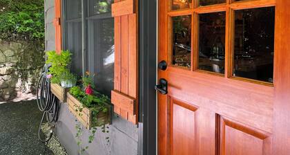 Charming 2-bedroom Boho Chalet with AC and WiFi in Blowing Rock