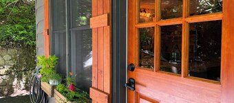Charming 2-bedroom Boho Chalet with AC and WiFi in Blowing Rock