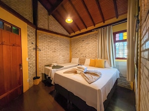 Bangalô família, vista para o jardim | 1 quarto, frigobar, Wi-Fi de cortesia