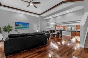 Televisión, libros, oficina