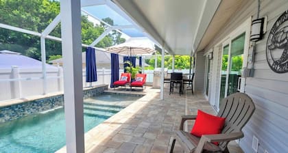 Walking Distance to Sugarshack, Ice Cream & Coffee Heated Pool in Bonita Springs