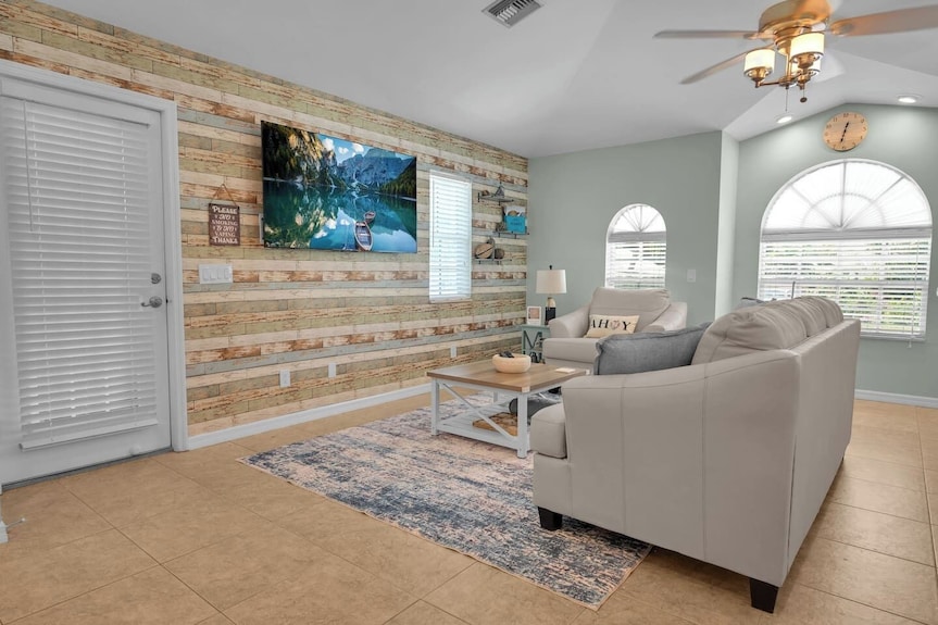 Couples Retreat | Pool | Walk Downtown - Bonita Springs, FL