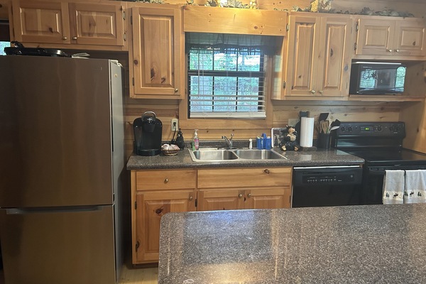 ثلاجة، ميكروويف، فرن، موقد طهي مسطح