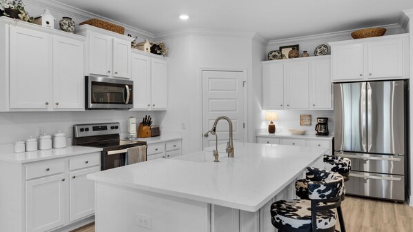 Maison, plusieurs lits, patio, vue jardin (Family Affair) | Cuisine privée | Réfrigérateur, micro-ondes, four, plaque de cuisson