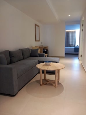 Egyptian cotton sheets, premium bedding, memory-foam beds, minibar - The Blue of Mykonos (Mykonos)