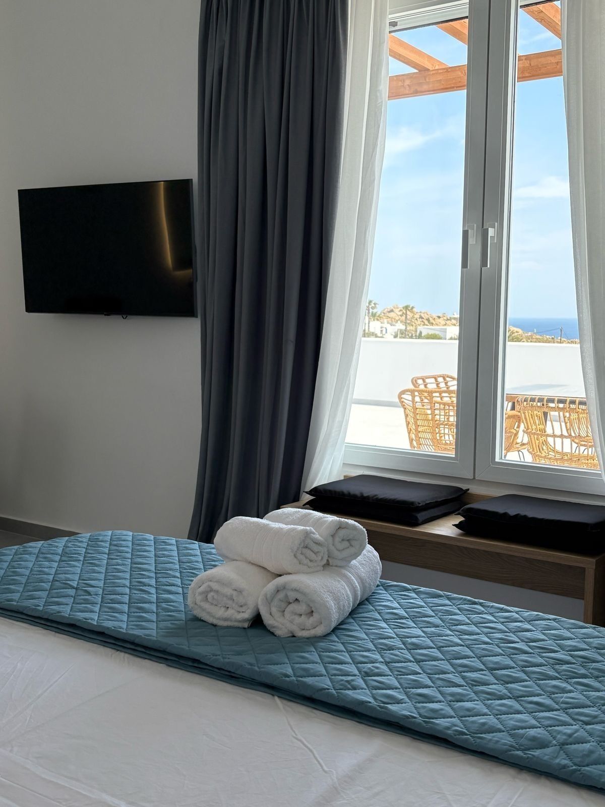 Egyptian cotton sheets, premium bedding, memory foam beds, minibar