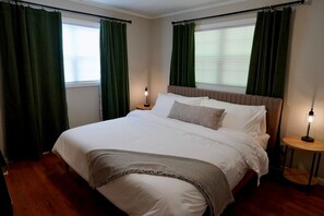 2 chambres, coffres-forts dans les chambres, fer et planche à repasser