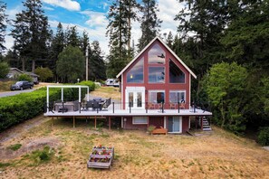 House (3 Bedrooms) | Interior - Polnell Point Lookout by Avantstay Water Views, Hot Tub, Large Patio (Oak Harbor)