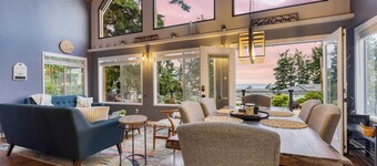 Polnell Point Lookout by Avantstay Water Views, Hot Tub, Large Patio