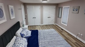 2 habitaciones, tabla de planchar con plancha, wifi y ropa de cama 