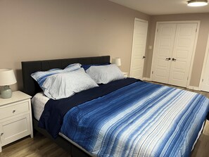 2 habitaciones, tabla de planchar con plancha, wifi y ropa de cama 