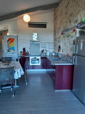 Private kitchen - Gîte on the golf course (Saint-Méard-de-Gurçon)