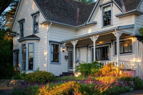 Dennen's Victorian Farmhouse
