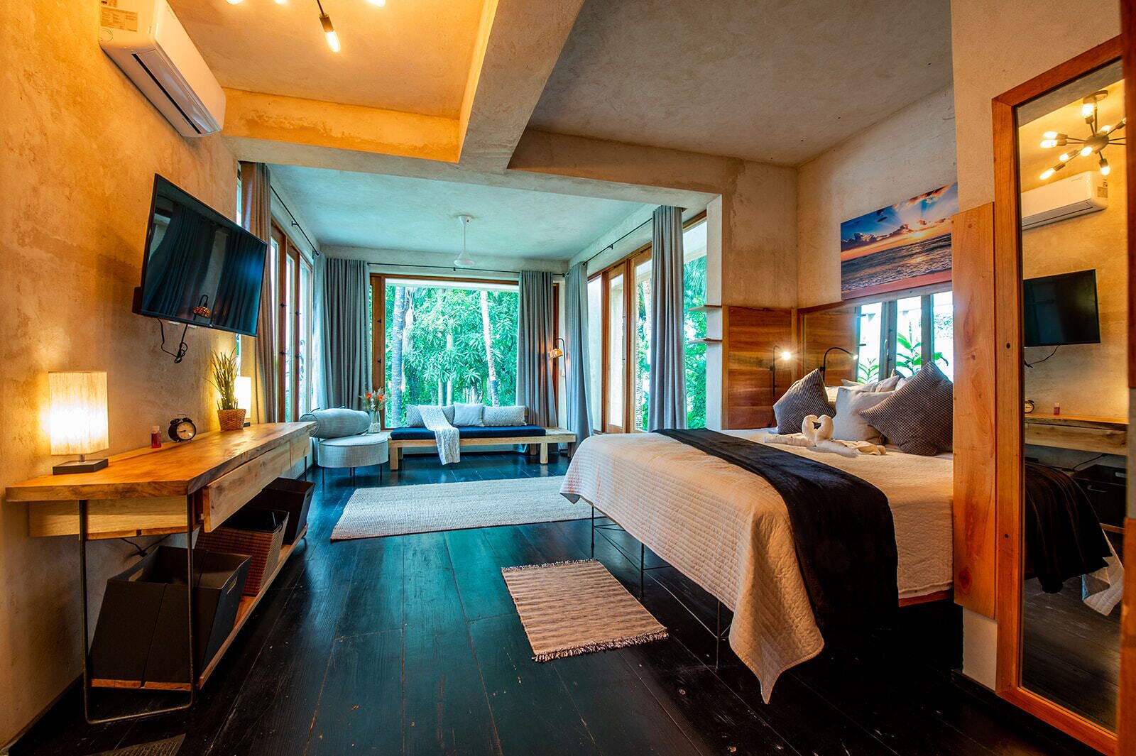 3 bedrooms, in-room safe, desk, iron/ironing board