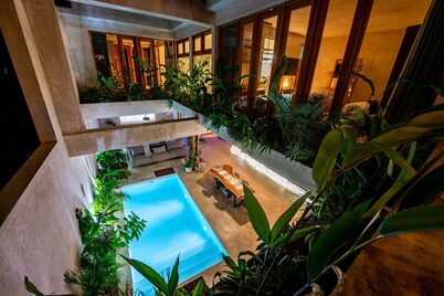 Unique Villa-Pool-Private in town, Close to Beach, Bars & Rests, Pet friendly