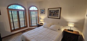 4 bedrooms, desk, iron/ironing board, travel crib