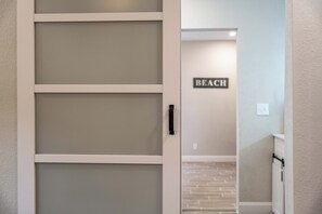 Interior - Spacious 4-bedroom house with POOL and WiFi in fabulous Sarasota (Sarasota)