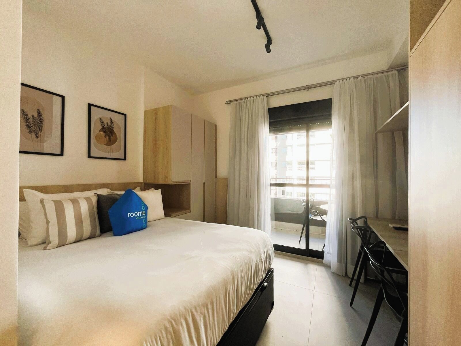 Standard Studio | In-room safe, desk, laptop workspace, blackout drapes