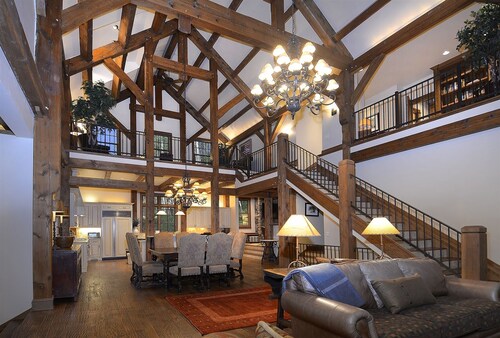 Timberhaven /5 Bed Grand Home Set Amongst the Aspens! Gourmet Kitchen & Library