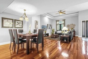 Dining - Enchanted Garden Townhouses 1 Mile to Disney World (Orlando)