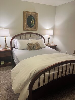2 bedrooms, iron/ironing board, travel cot, free WiFi - Spacious 2-bedroom cottage ideal for Scrapbooking and Quilting retreats. (Bird in Hand)