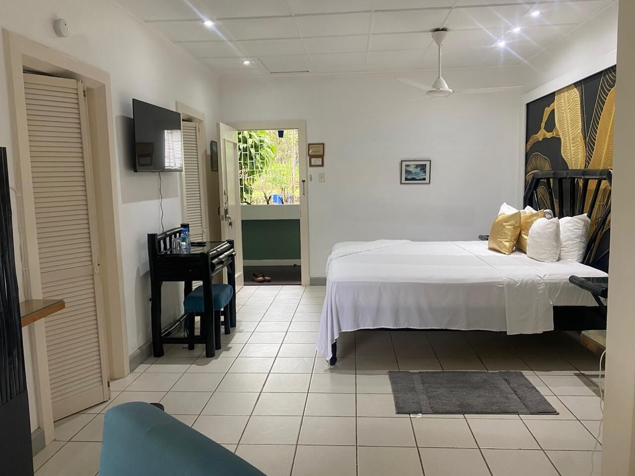 Habitación doble superior, vista parcial al mar | Wifi gratis y ropa de cama 