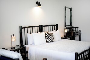 Free WiFi, bed sheets - LF Jungle Retreat (Port Antonio)