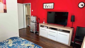 2 室のベッドルーム、アイロン / アイロン台、WiFi、ベッドシーツ