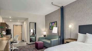 Studio Suite, 1 King Bed | Living area
