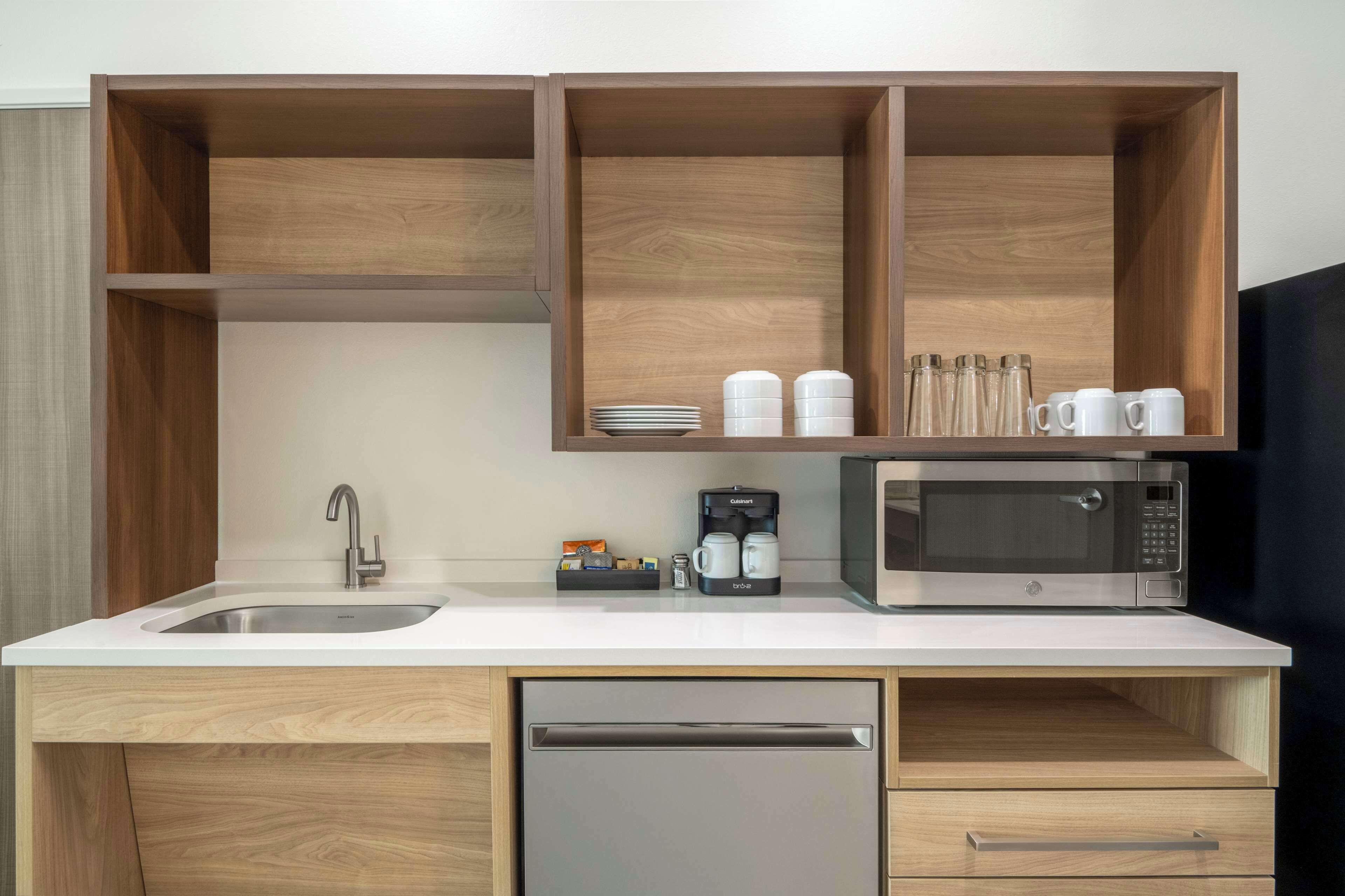 開放式套房, 1 張特大雙人床, 無障礙, 浴缸 | 私人廚房 | 咖啡機/沖茶器