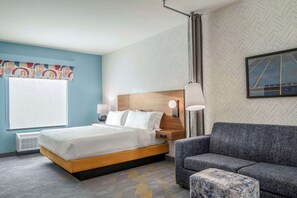 Studio Suite, 1 giường cỡ king | Khu phòng khách | Smart TV 65-inch có truyền hình cáp, Netflix, Hulu 