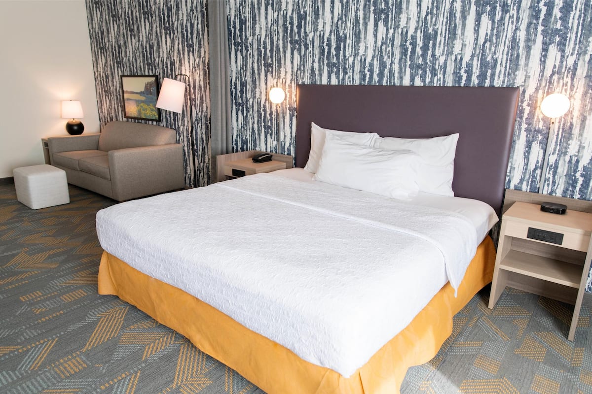Suite Studio, 1 trÚs grand lit, accessible aux personnes à mobilité réduite, baignoire | Coin séjour