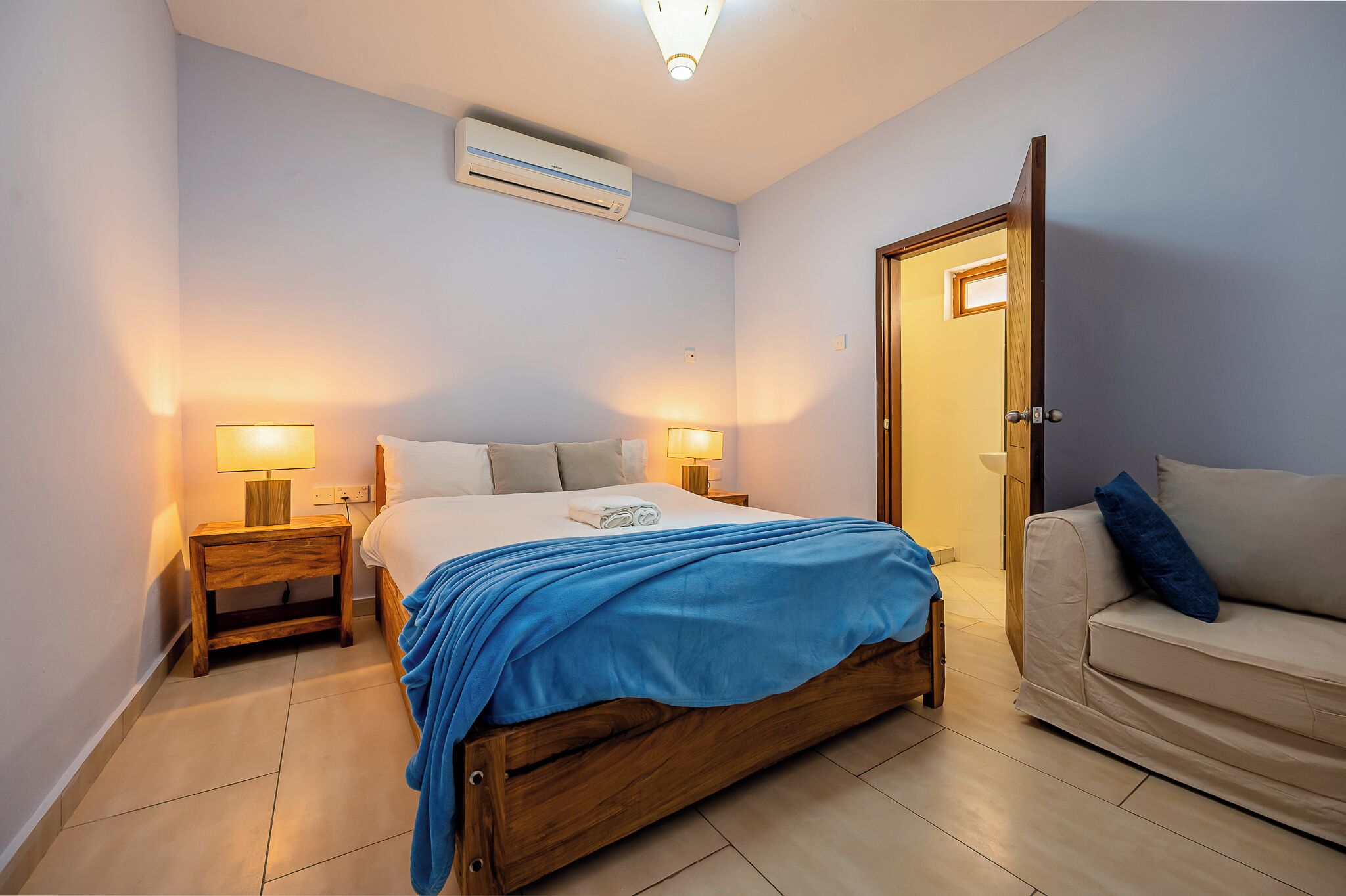 2 bedrooms, desk, laptop workspace, soundproofing