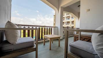 Apartamento estándar, vistas a la playa | Terraza o patio
