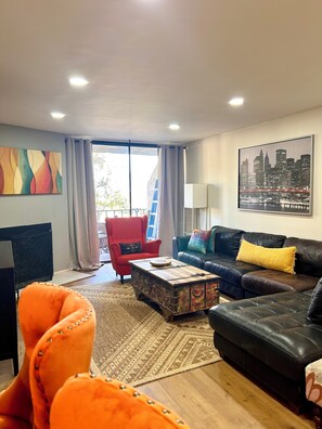 Smart TV, fireplace