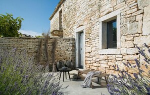 Terrace/patio - Lovely home in Tinjan (Tinjan)