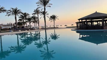 8 outdoor pools