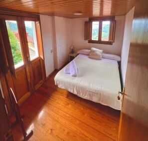 3 bedrooms, iron/ironing board, travel crib, WiFi - VilladeCelis a view you won't forget, pets are welcome! (Gramedo)