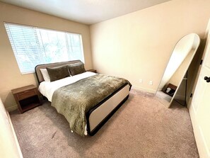 4 Schlafzimmer, Bügeleisen/Bügelbrett, Reisekinderbett, WLAN