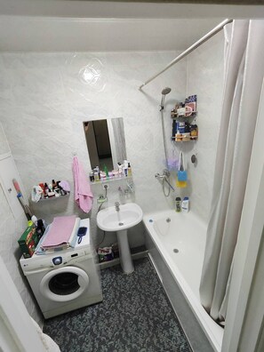 Towels, soap, toilet paper - Welcome to Tashkent (Tashkent)