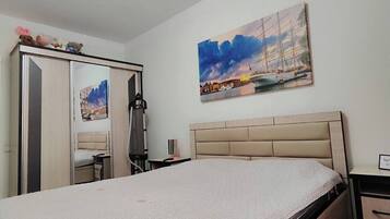 2 bedrooms, iron/ironing board, free WiFi, bed sheets