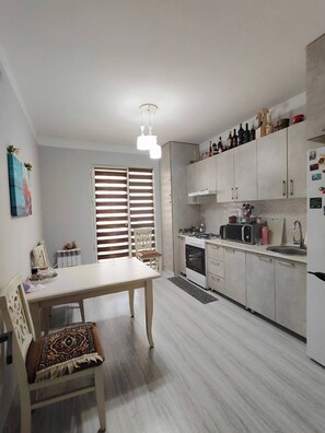 Fridge, microwave, cookware/dishes/utensils - Welcome to Tashkent (Tashkent)