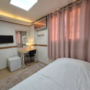 Classic Double Room Single Use, City View | Laptop workspace, free WiFi - Sweet House (Seoul)