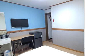 Classic Double Room Single Use, City View | Laptop workspace, free WiFi - Sweet House (Seoul)