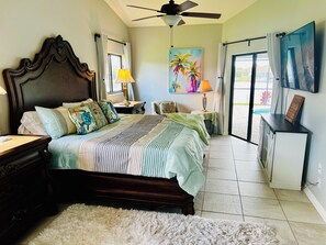 4 Schlafzimmer, Zimmersafe, Schreibtisch, Bügeleisen/Bügelbrett