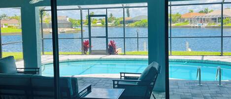 Alberca al aire libre y alberca climatizada