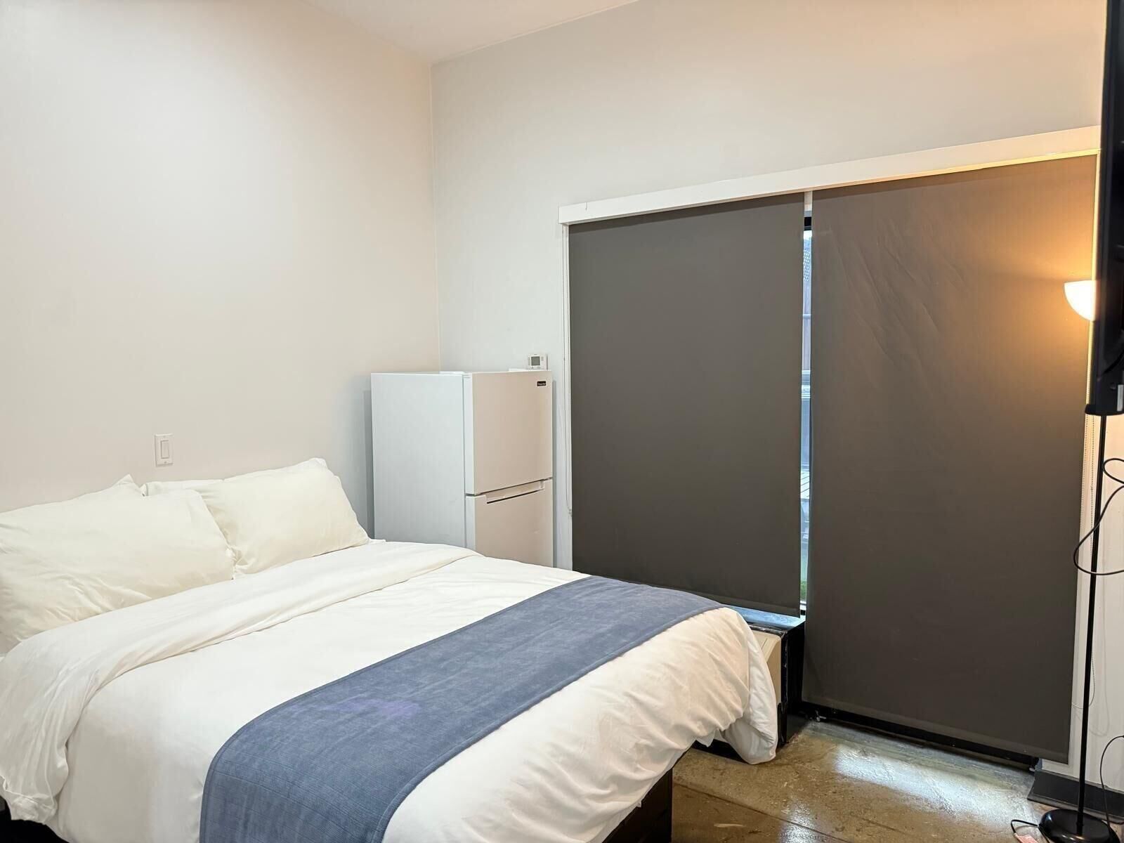 Desk, laptop workspace, free WiFi, bed sheets